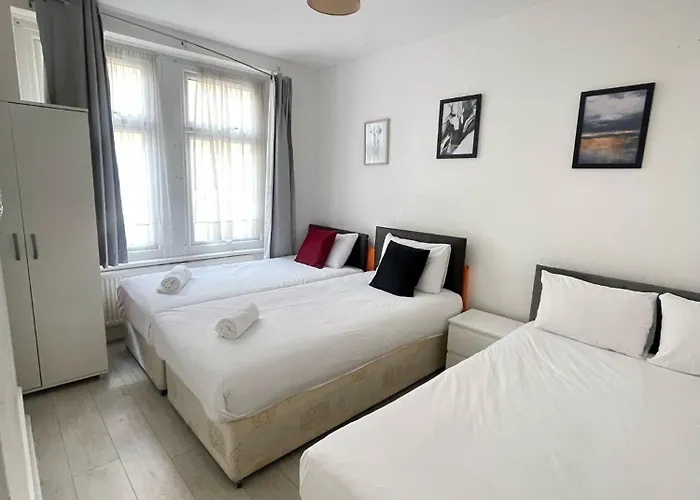 Lovely 2 Bed Flat 2 Floor Miles
