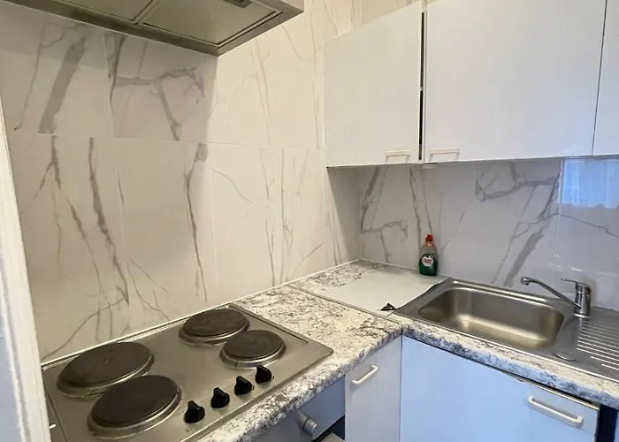 Lovely 2 Bed Flat 2 Floor Miles