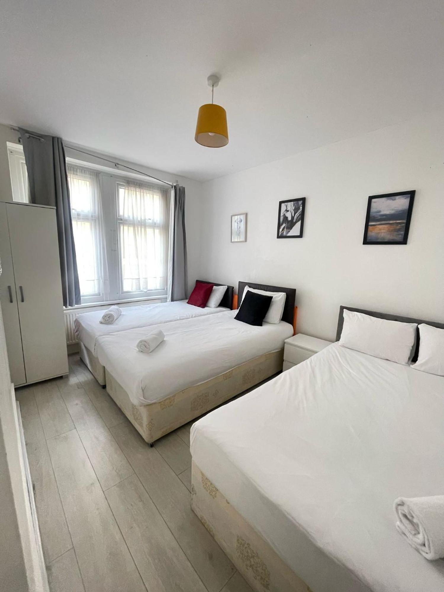 Lovely 2 Bed Flat 2 Floor Miles Londra