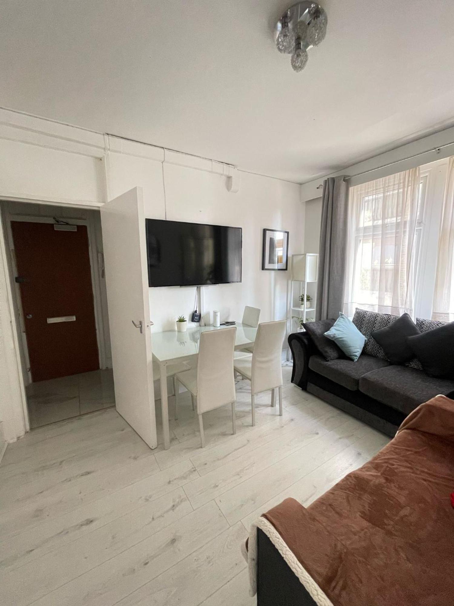Lovely 2 Bed Flat 2 Floor Miles Appartamento *
